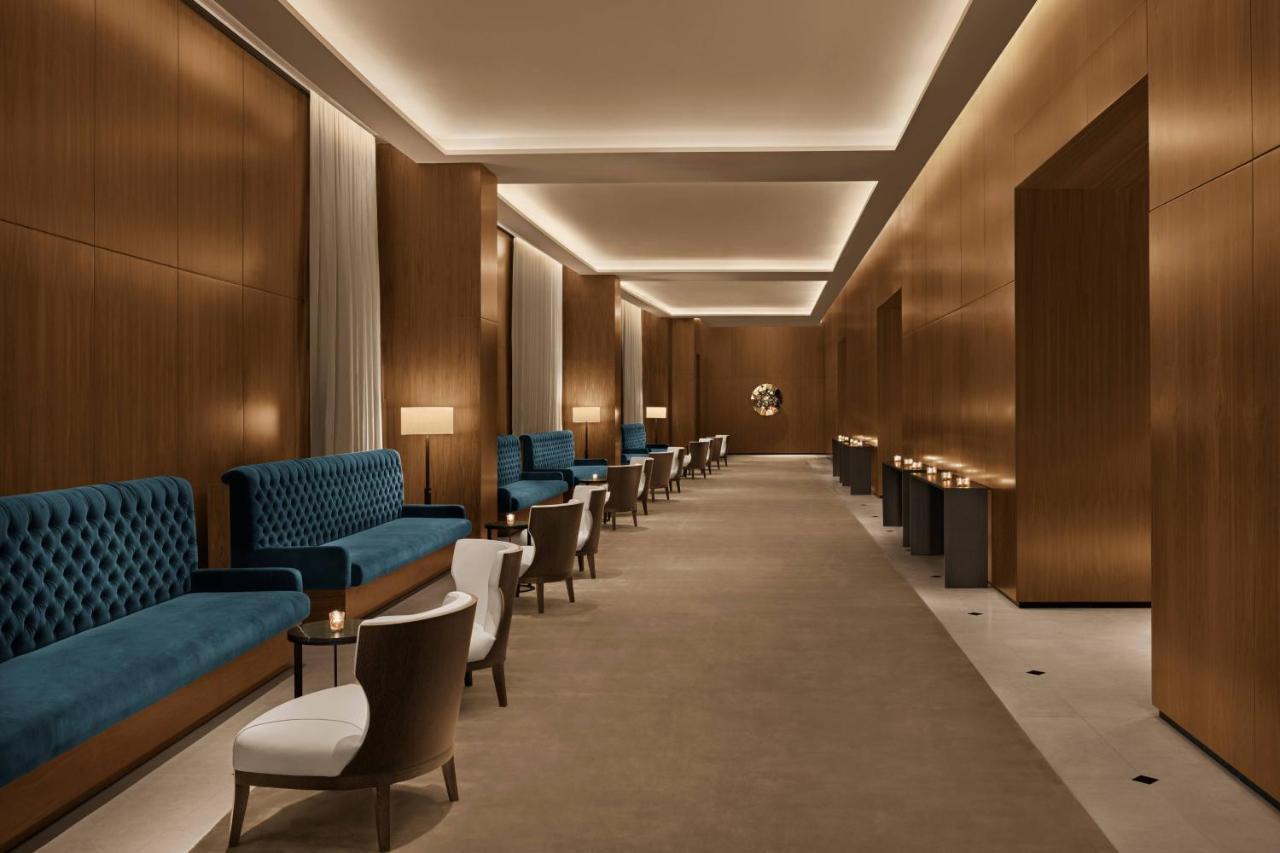 The Abu Dhabi Edition Ngoại thất bức ảnh The interior of the lounge