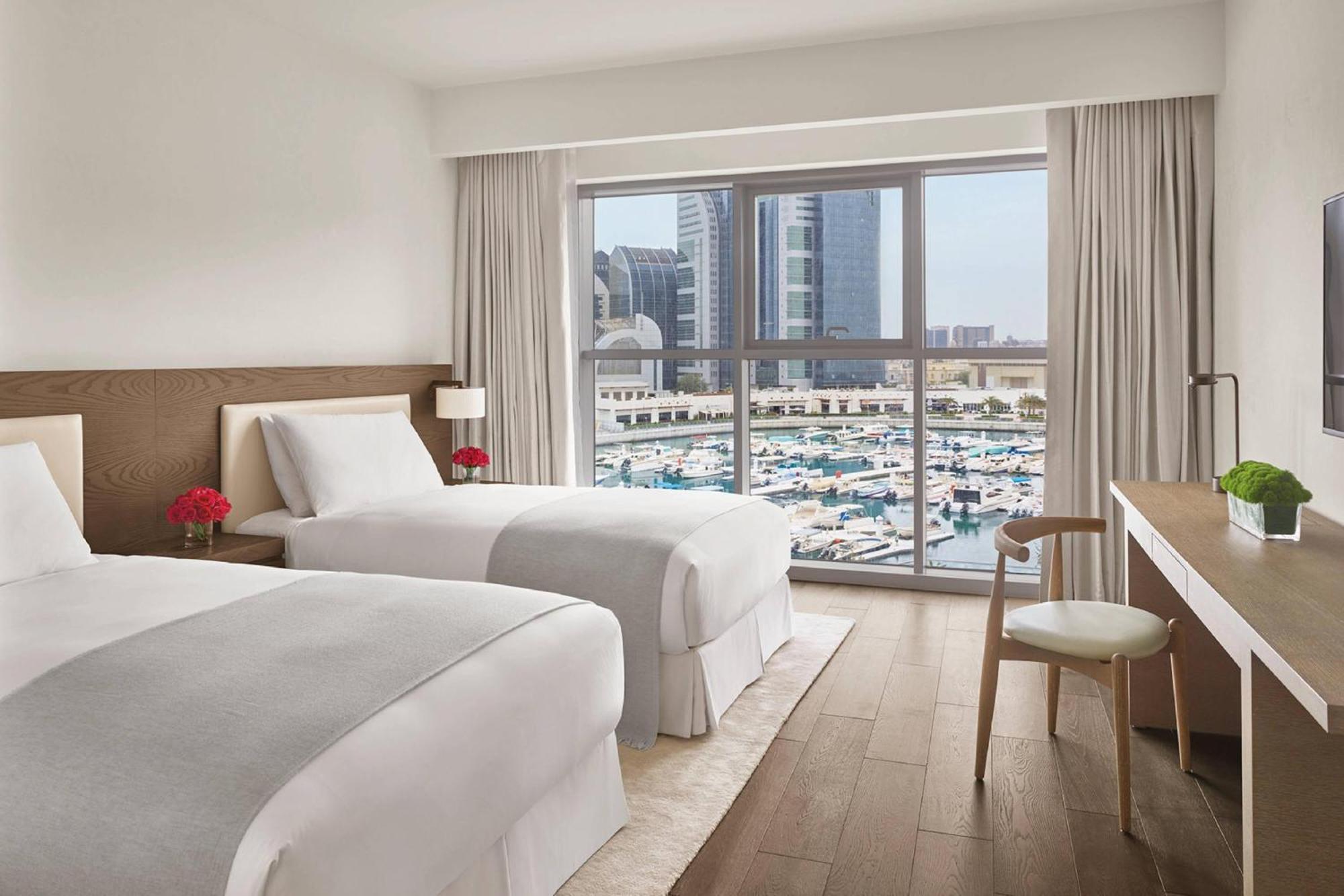 The Abu Dhabi Edition Ngoại thất bức ảnh A guest room at the hotel