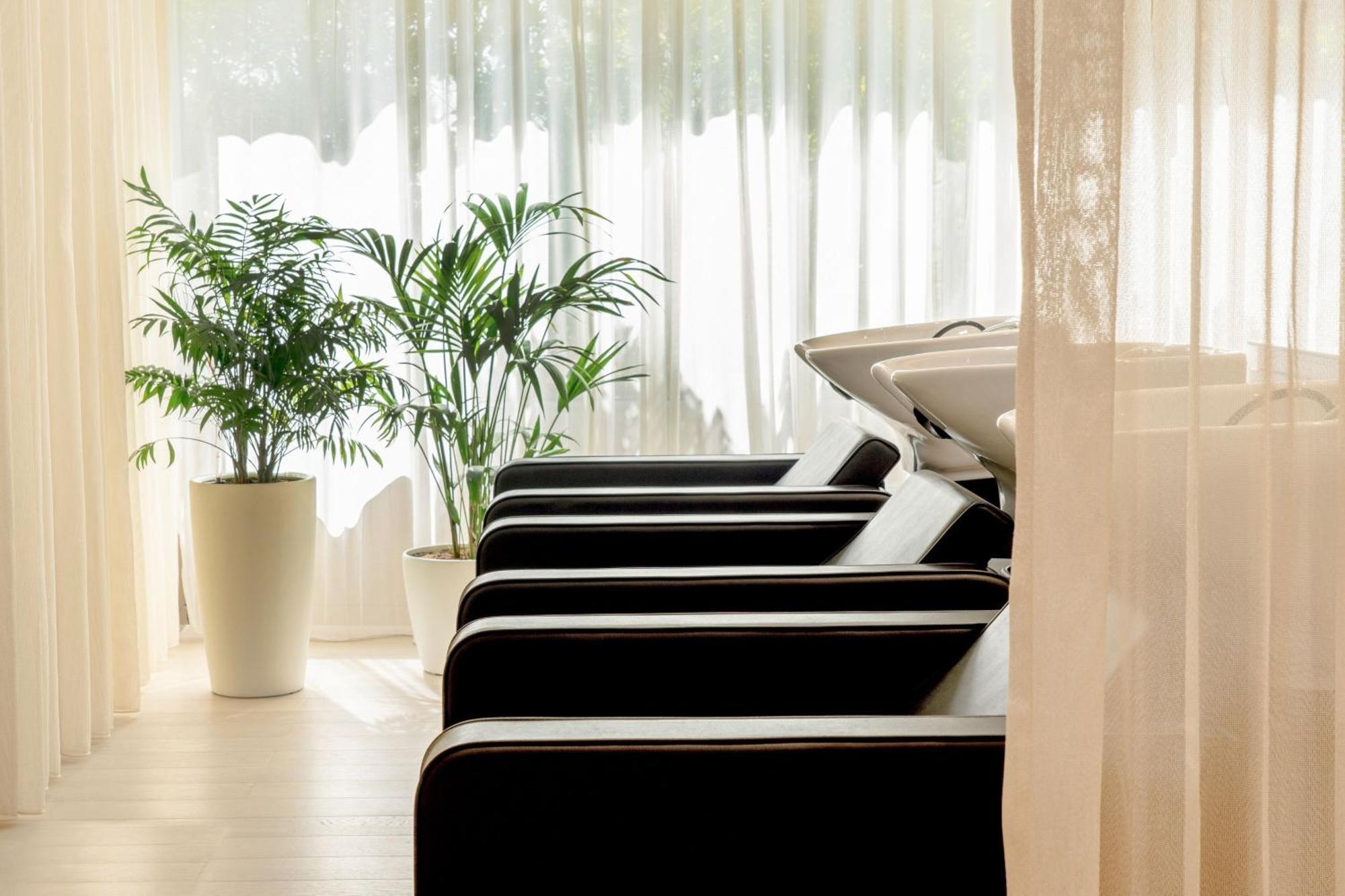 The Abu Dhabi Edition Ngoại thất bức ảnh A hair salon