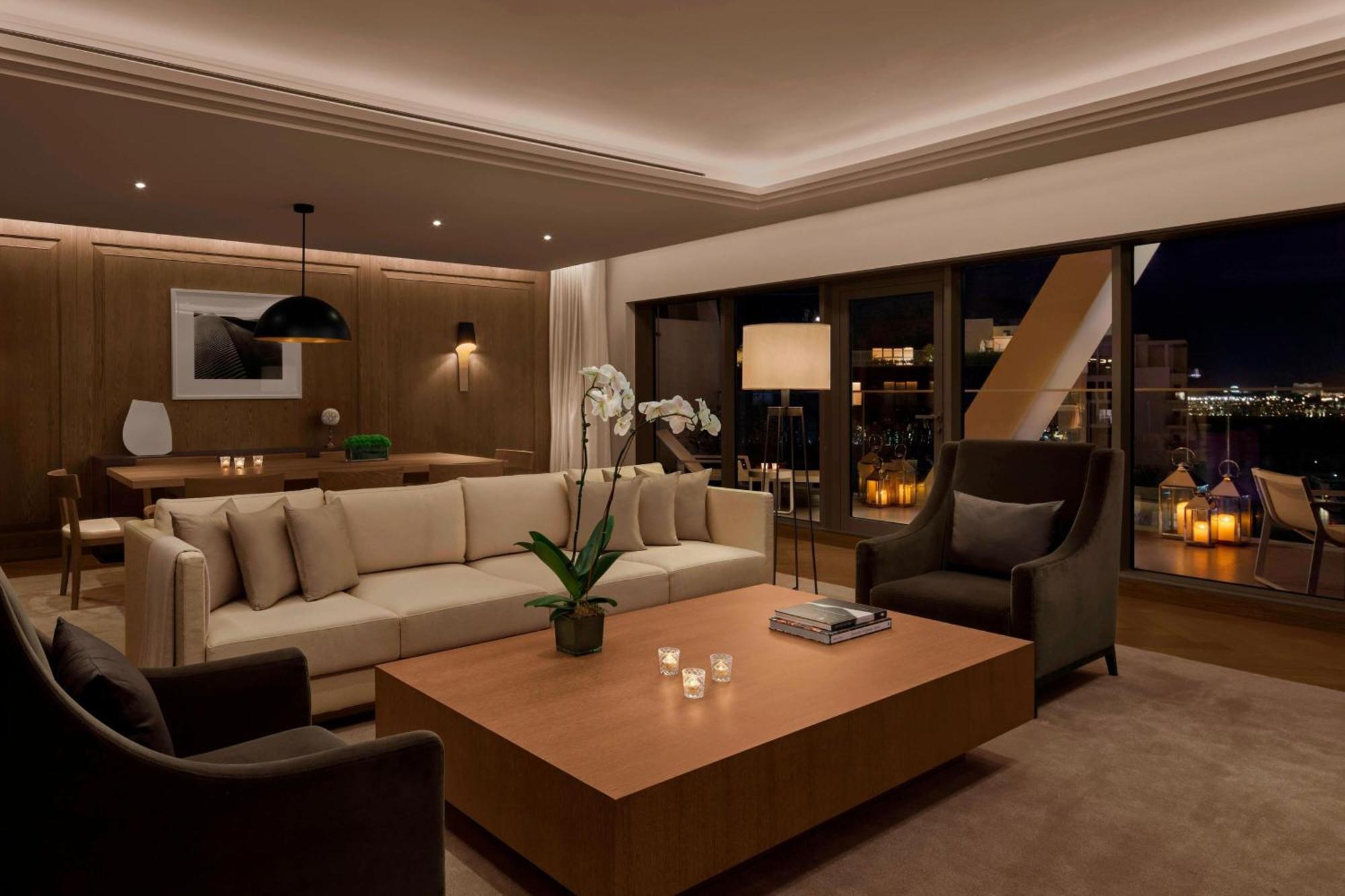 The Abu Dhabi Edition Ngoại thất bức ảnh The living room of a suite at the Mandarin Oriental, Bangkok
