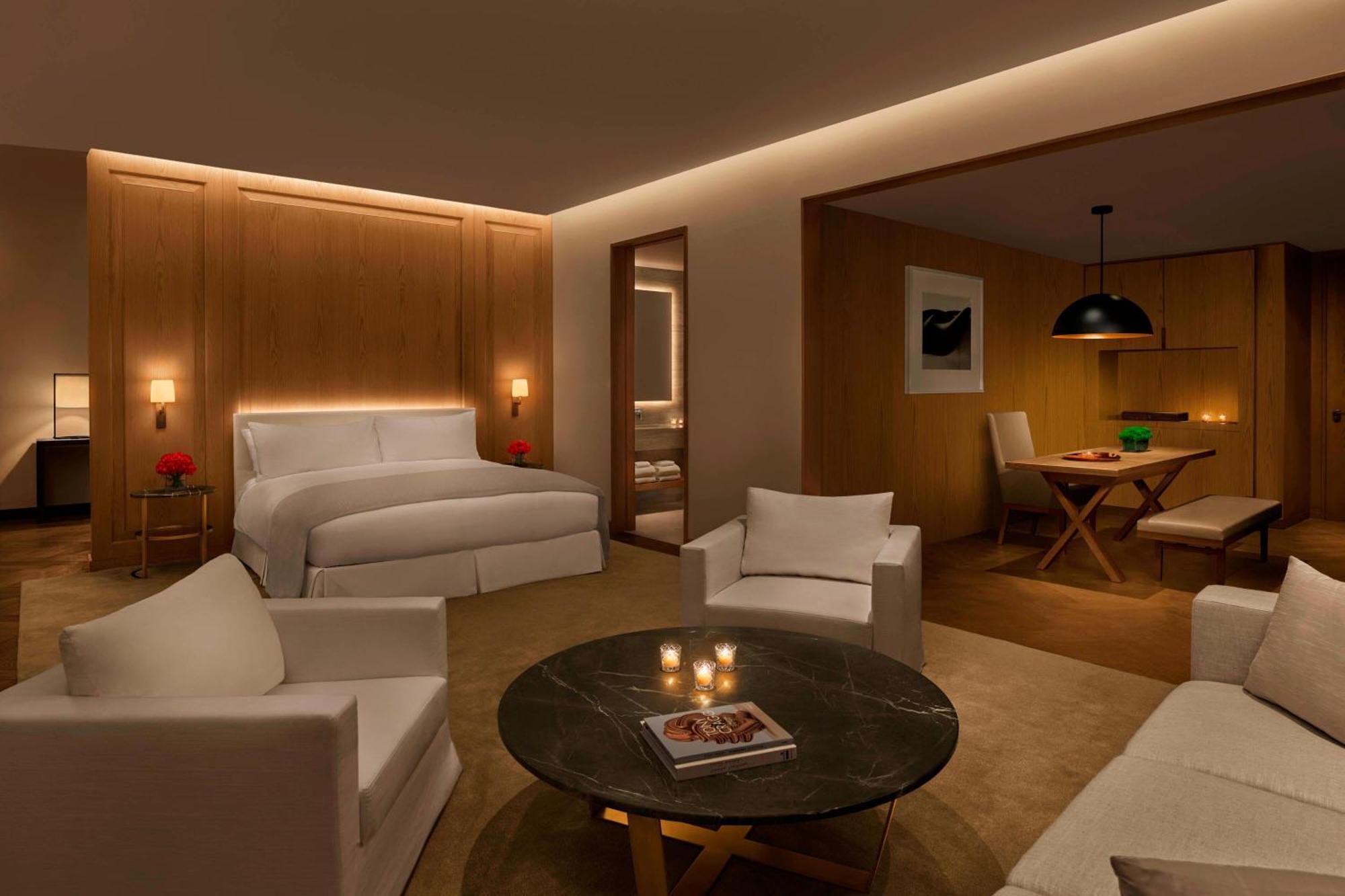 The Abu Dhabi Edition Ngoại thất bức ảnh A suite at the Mandarin Oriental, Munich