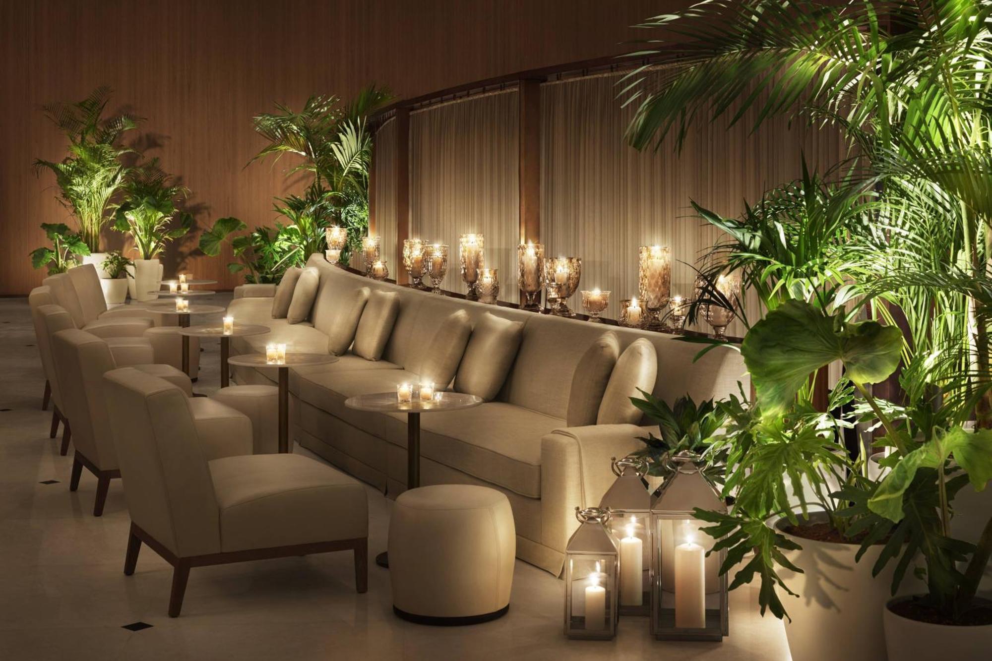 The Abu Dhabi Edition Ngoại thất bức ảnh The interior of the lounge