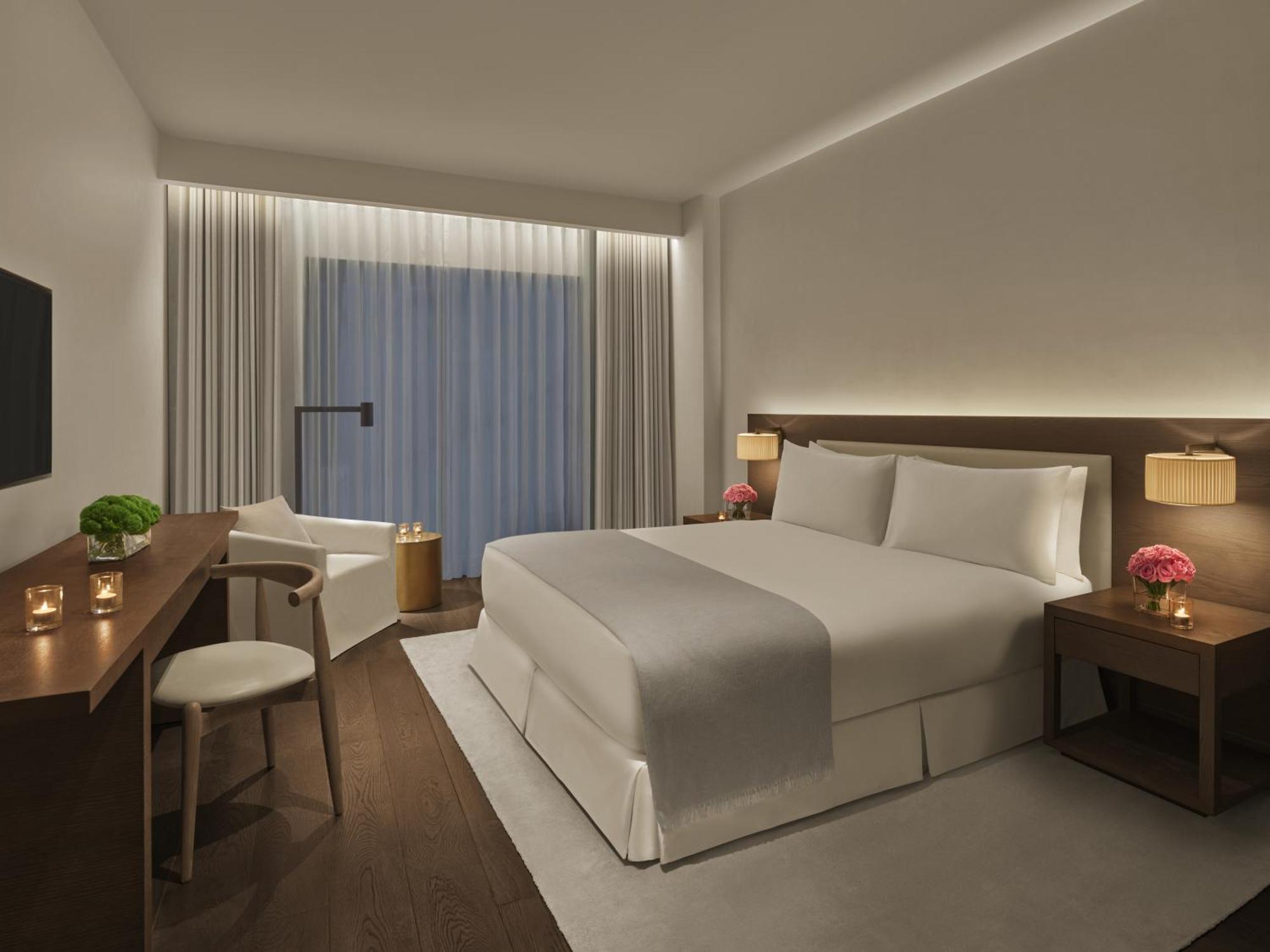 The Abu Dhabi Edition Ngoại thất bức ảnh A bedroom at the hotel