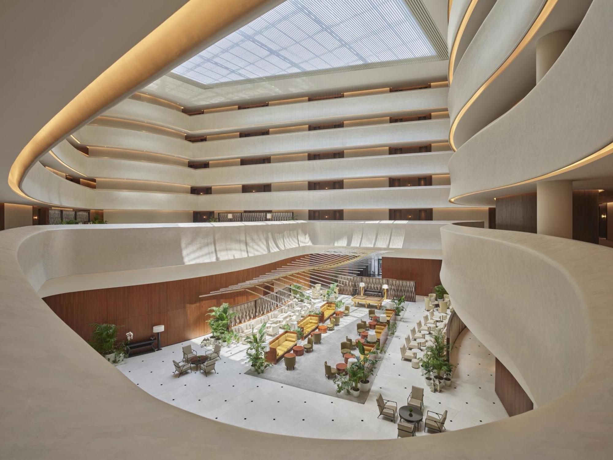 The Abu Dhabi Edition Ngoại thất bức ảnh The hotel's atrium