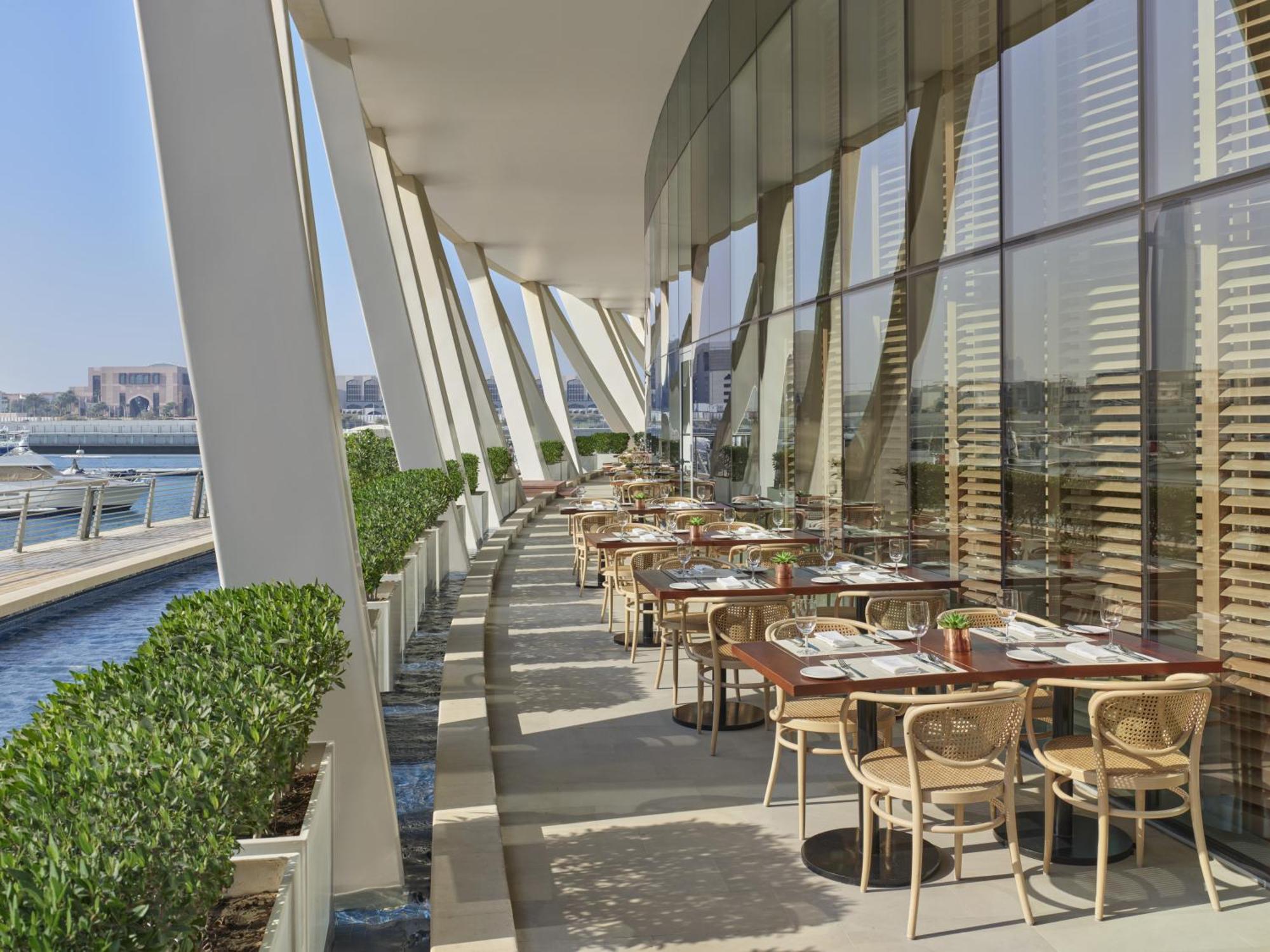 The Abu Dhabi Edition Ngoại thất bức ảnh The Terrace